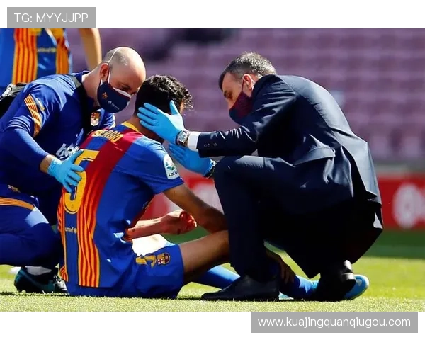 客战阿拉维斯,巴萨官方晒梅西、苏亚雷斯和法蒂的旧照